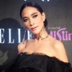 จับตานาที 2 ซุปตาร์ 'พลอย' เจอ 'อั้ม' รีบยกมือไหว้ ชาวเน็ตสงสัยคุยอะไรกัน