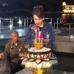 "ทูลกระหม่อม" ทรงลอยพระประทีป ณ ท่าราชวรดิฐ