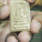 ครูดนตรีตกใจ! พระสมเด็จเรืองแสงเปล่งประกายคืนวันพระ รุ่นสร้างปี 2398 (คลิป)