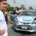 พริตตี้สาว เจ็บ! ชนสนั่น 3 คันรวด เบรกไม่ทันรถพังยับ