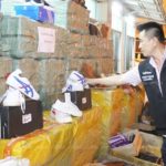 บุกจับคาบ้าน3หัวโจก! โคตรแสบยัดเยียดส่งพัสดุเก็บปลายทาง 3 เดือนรวย15ล้าน