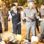 บุกจับคาบ้าน3หัวโจก! โคตรแสบยัดเยียดส่งพัสดุเก็บปลายทาง 3 เดือนรวย15ล้าน