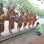 พระสงฆ์ 6 รูป เดินเท้าจากพัทลุง ไปปฏิบัติธรรมที่อินเดีย เผยไม่ขอรับปัจจัย