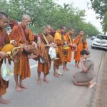 พระสงฆ์ 6 รูป เดินเท้าจากพัทลุง ไปปฏิบัติธรรมที่อินเดีย เผยไม่ขอรับปัจจัย