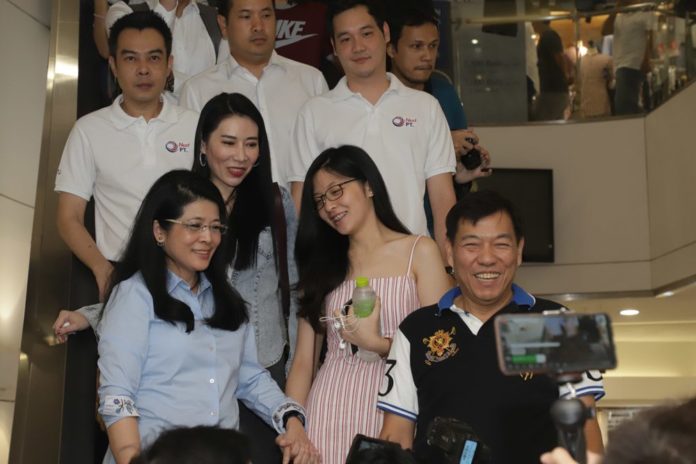 ข่าวทะลุคน : ยศสุดา ลีลาปัญญาเลิศ ‘จินนี่’จุดพลุพรรคเพื่อเธอ