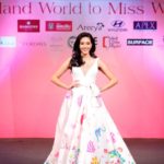 งดงาม! "นิโคลีน" อวดชุดไทยดุสิต-นุ่งตะเบงมาน เตรียมชิง "มิสเวิลด์2018"