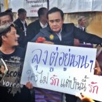 'เจ๊บ้าบิ่น' พยานครูปรีชา หวย30ล้าน โผล่เชียร์บิ๊กตู่ เผยมาในฐานะคนกาญจน์!