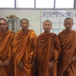 บาปหนัก! จับ 4 พระปลอม ห่มจีวรออกบิณฑบาต นำของไปเร่ขาย