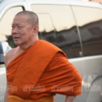 'เจ้าคุณธงชัย' ตำนานผ้ายันต์เลสเตอร์ เดินทางมาร่วมงานศพ "เจ้าสัววิชัย"