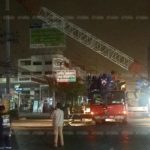 เร่งกู้เครนล้ม! ทับพาดสายไฟฟ้าแรงสูงขวางถนนรามอินทราหวิดอัมพาต(คลิป)