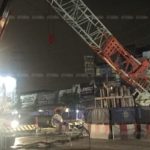เร่งกู้เครนล้ม! ทับพาดสายไฟฟ้าแรงสูงขวางถนนรามอินทราหวิดอัมพาต(คลิป)