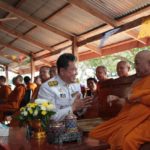 สถ.คลายหนาว! ‘อธิบดีเก่ง’ มอบเสื้อกันหนาวให้นร.บางระกำ