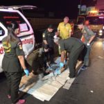 เก๋งพุ่งชนท้ายรถดูดกวาด บนทางด่วน ศีรษะสาวทะลุกระจก