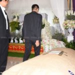 แห่อาลัยแน่นวัด! งานศพ‘จุ๋ม นุสรา’ แม่มองโลงศพลูกสาวร้องไห้ไม่หยุด