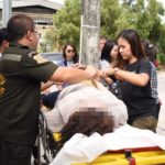 สาวออฟฟิศย่านปทุมฯ ขับรถออกจากหอได้ 20 เมตร รถพุ่งลงคลองดับ