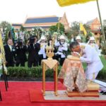 สมเด็จพระเจ้าอยู่หัว ทรงวางพวงมาลา วันคล้ายวันสวรรคต สมเด็จพระมหาธีรราชเจ้า