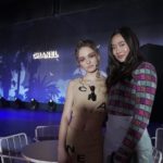 ออกแบบ กระทบไหล่ ลิลี่-โรส ลูกสาว จอห์นนี เดปป์