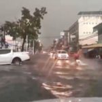 ฝนถล่มเมืองเพชร! น้ำท่วมหนักหลายจุด ถนนเทศบาลจมบาดาล