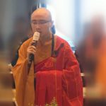 คลิปว่อน! สุดเสื่อมพระใช้ยาบ้า ล่อพระหนุ่มลวงมีเซ็กซ์ ตร.บุกเจอยา-ถุงยาง-คลิปโป๊อื้อ