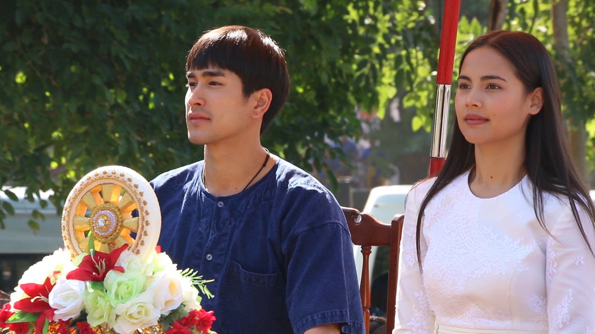 ณเดชน์ควงญาญ่านั่งเกวียนแห่กฐิน