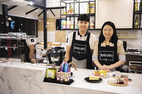 เซเว่นเดย์ คาเฟ่ แอนด์ เบรคเอ้าท์ อาหารจานเดียว-เครื่องดื่มสุดชิก