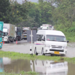 ชุมพรฝนตกหนัก 2 วัน 2 คืน น้ำท่วม หนักถนนสายเอเชีย 41 จราจรติดยาว 10 กม.