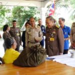 สมเด็จพระเจ้าอยู่หัว พระราชทานสิ่งของ เยี่ยมผู้สูงอายุและป่วยติดเตียง ที่ทับสะแก