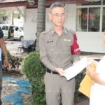 สาวประกาศขายไต บุกร้องตร. จี้เยียวยาค่าเสียหาย ซ่อมรถชดเชยขาดรายได้