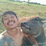 เห็นแล้วยิ้มตาม หนุ่มแชร์วิถีชีวิตเรียบง่าย ข้างกายมี เจ้าทุยทำหน้ายิ้มตาม