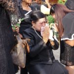 แม่ร่ำไห้ปริ่มขาดใจ! เผาแล้วดาราสาว จุ๋ม นุสรา เหยื่อฮ.ตกที่เลสเตอร์