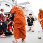แม่ร่ำไห้ เรียกวิญญาณน้องพร้อมทรัพย์ ถูกรถบัสทหารทับดับ กลับบ้านเกิด