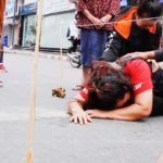 แม่ร่ำไห้ เรียกวิญญาณน้องพร้อมทรัพย์ ถูกรถบัสทหารทับดับ กลับบ้านเกิด