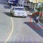 ขับยังไง! สาวเดินในชุมชน ถูกกระบะ พุ่งชนร่างลอย คนขับหนีไป ไม่เหลียวแล (มีคลิป)