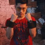 หวิดเสียโฉม! ตี๋ เอเอฟ ร้องเพลงงานทอดกฐิน พลาดตกเวที-เลือดอาบ
