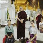 ปู อนุวัฒน์ ดารารุ่นใหญ่ บวชที่พม่า ขวัญฤดี ภรรยา - น้องหยดน้ำ ลูกสาว ร่วมอนุโมทนาบุญ