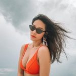 หาดลุกเป็นไฟ! พลอย จัดเต็ม ถอดเสื้อเปลือยอาบแดด บอกโตแล้วแม่ไม่ว่า