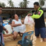 มูลนิธิป่อเต็กตึ๊ง ลงพื้นที่ช่วยเหลือชาวชุมพร เดือดร้อนน้ำท่วมหนัก