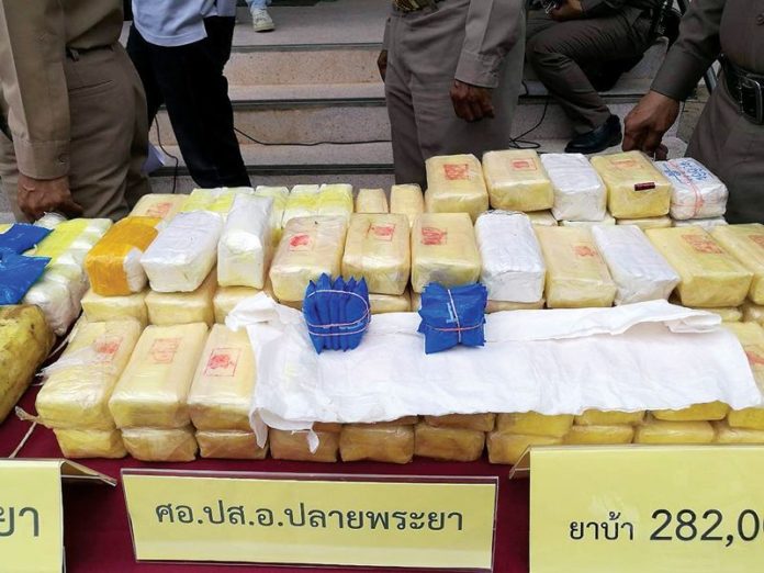 เกาะติดตร.จับสองแก๊งยา