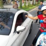 เจ๊ดา โผล่มอบตัวแล้ว! คดีจ้างสาดพริกสาวเบนซ์ โดนสอบเครียด