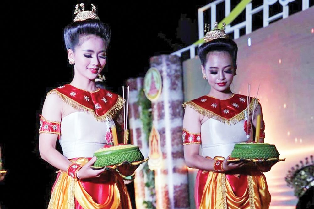 เผาเทียนเล่นไฟ ลอยกระทงสุโขทัย