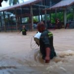 เร่งอพยพ ผู้ป่วยวิกฤต ร.พ.บางสะพาน หลังสถานการณ์น้ำเข้าสู่ระดับอันตราย