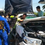 หนุ่มถอยรถมาส่งของวันแรก ชนท้ายบรรทุกพังยับ พุ่งทะลุกระจกร้องให้ช่วย!