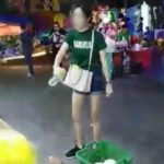 ดราม่าปาแก้ว! ลูกค้าสาวไม่ยอมจบ บุกเตะปากแม่ค้ากลางงานวัด (คลิป)
