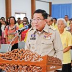 มูลนิธิอาสาเพื่อนพึ่งพา(ภาฯ) มอบถุงยังชีพ ช่วยเหยื่อน้ำท่วมชุมพร