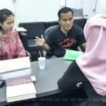 เร่งล่าตัว 'ไฟแนนซ์เถื่อน' ล็อกคอ ยึดรถ รุมทำร้ายหนุ่ม ต่อหน้าลูกเมีย