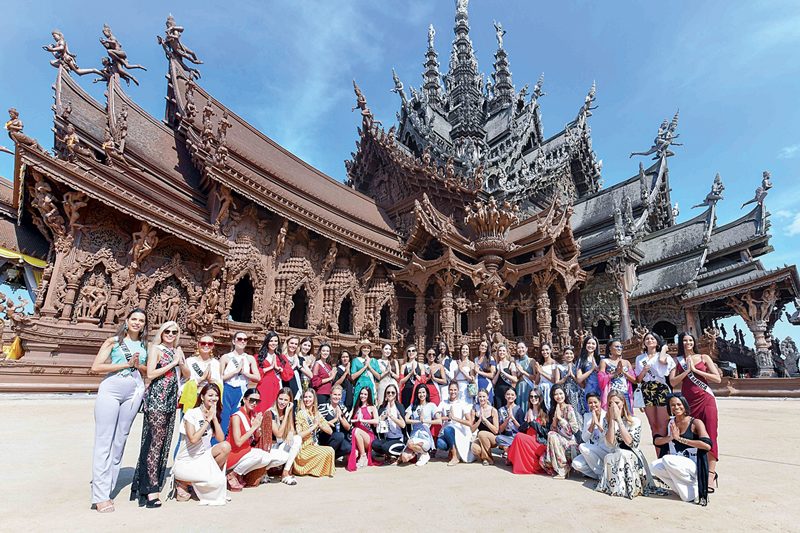 ส่องความงามยูนิเวิร์ส 