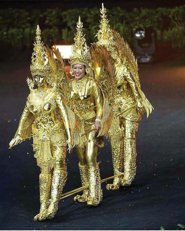ชุดลาวดีไซเนอร์ไทย