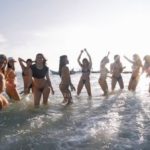 ทัวร์ฟรีเกาะเซ็กซ์! หนุ่มวัย16ชนะชิงโชคได้ตั๋วทองคำ เปิดซิงกับสาววันละ 2 คนจนพ่ออิจฉา