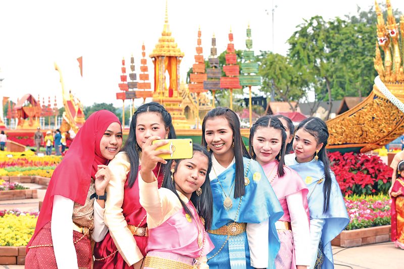 อุ่นไอรักส่งท้ายปี