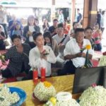 สาวรวยหวย 30 ล้าน ทุ่มเงินครึ่งล้านซื้อมาลัยมะลิ 1 แสนพวงแก้บน"หลวงพ่อทันใจ"
